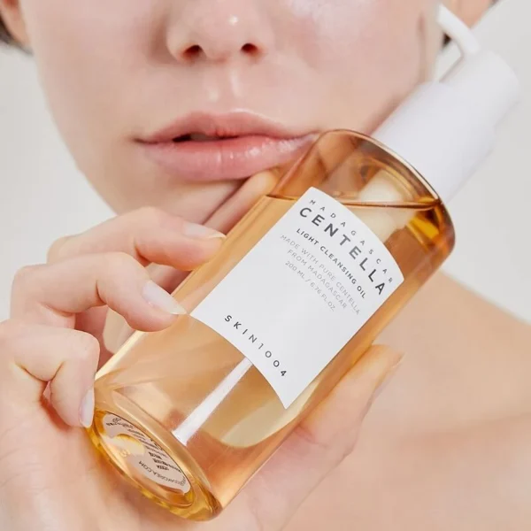 Madagascar Centella Light Cleansing Oil 200ml - Image 4